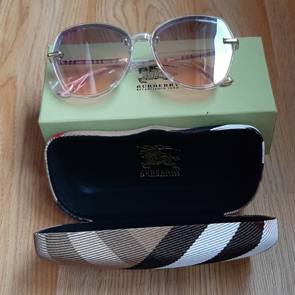 Women pink burberry  sunglasses with all